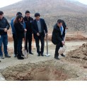 Vecinos del Comité Nuevo Sueño asisten a la colocación de la primera piedra de sus  futuras casas