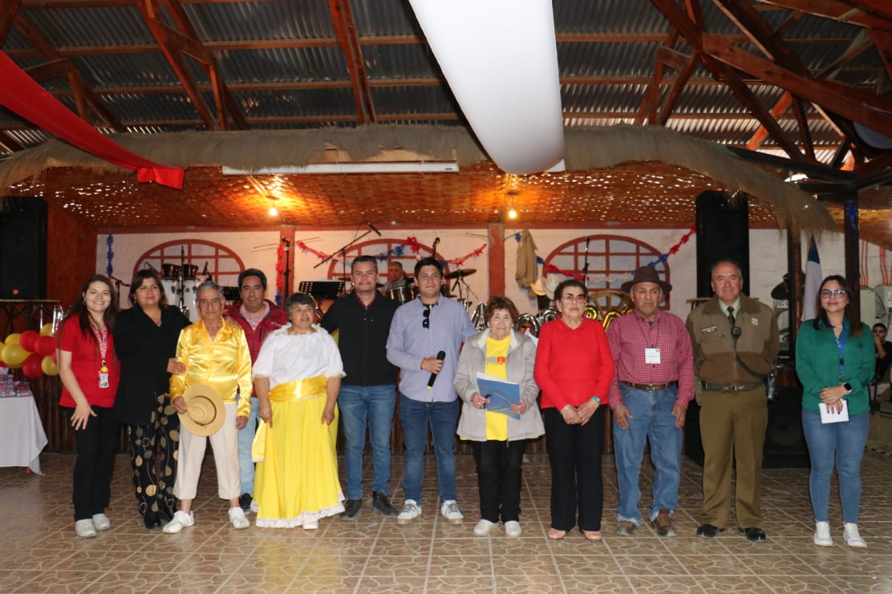 Personas mayores de Andacollo disfrutan de actividades con motivo de celebración de su mes