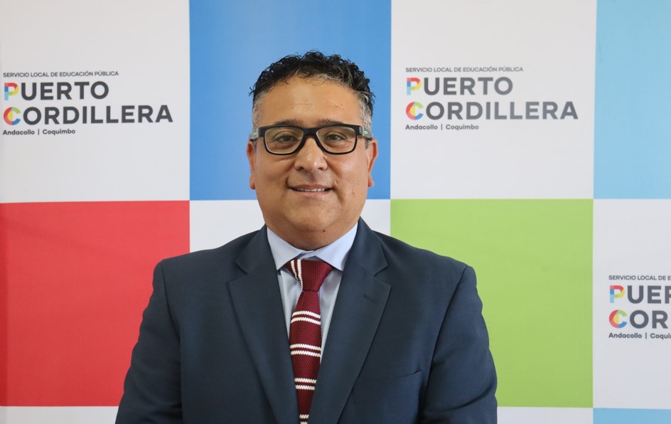 Dos nuevos directores ADP para establecimientos educacionales del SLEP Puerto Cordillera